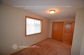 1211 Spruce St in Farmington, MN - Foto de edificio - Building Photo