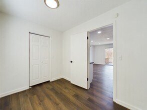 8600 Countryshire Ln-Unit -Unit 1 in Kansas City, MO - Foto de edificio - Building Photo
