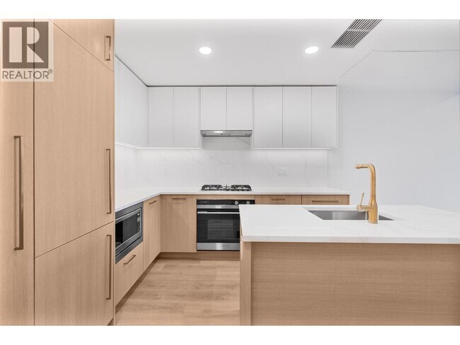 375 Clayton St in Coquitlam, BC - Building Photo - Building Photo