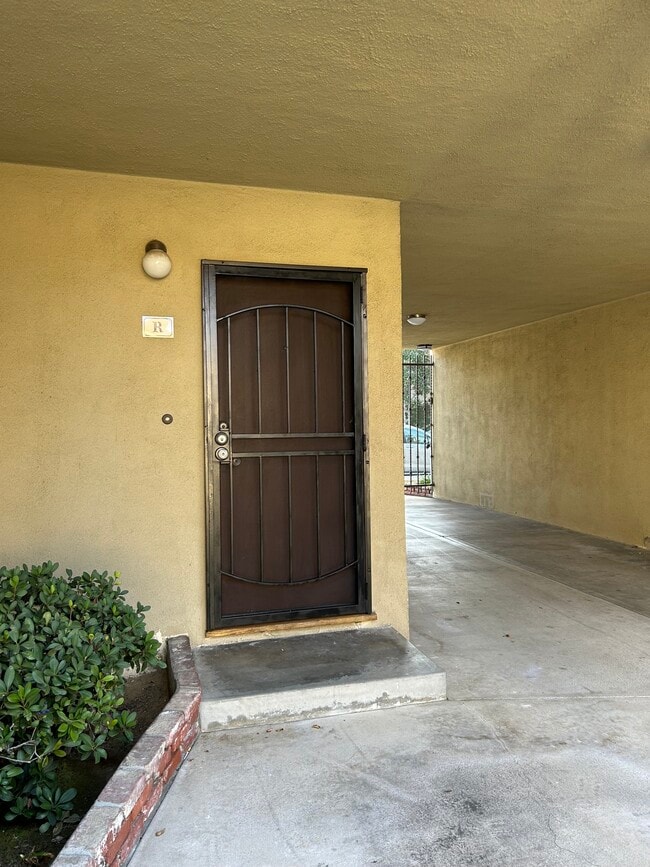 6243 Comstock Ave, Unit R in Whittier, CA - Foto de edificio - Building Photo