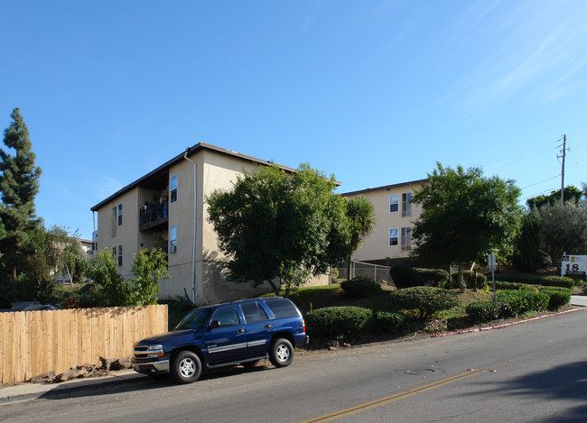 180 Las Flores Dr in San Marcos, CA - Building Photo - Building Photo