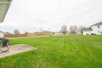 1602 High Quest Cir in Columbia, MO - Foto de edificio - Building Photo