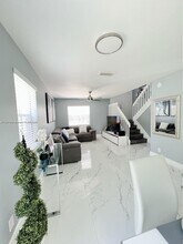 6450 Fern St in Margate, FL - Foto de edificio - Building Photo
