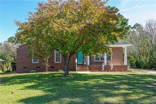 184 E 12 Oaks Rd in Raeford, NC - Building Photo