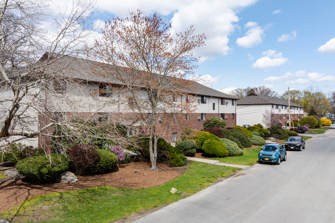 Juniper Gardens Condominiums in North Attleboro, MA - Building Photo