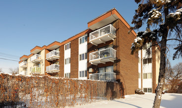 10434 125th St NW in Edmonton, AB - Building Photo - Building Photo