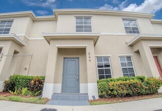 544 NE 4th St in Florida City, FL - Building Photo - Building Photo