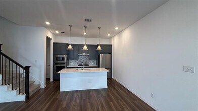 9939 henning St in Irving, TX - Building Photo - Building Photo