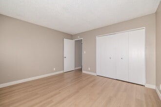 925 N. Inglewood Ave. in Inglewood, CA - Building Photo - Interior Photo