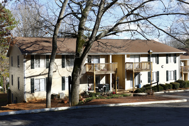 Glenn Cove Apartments in Gainesville, GA - Building Photo - Building Photo