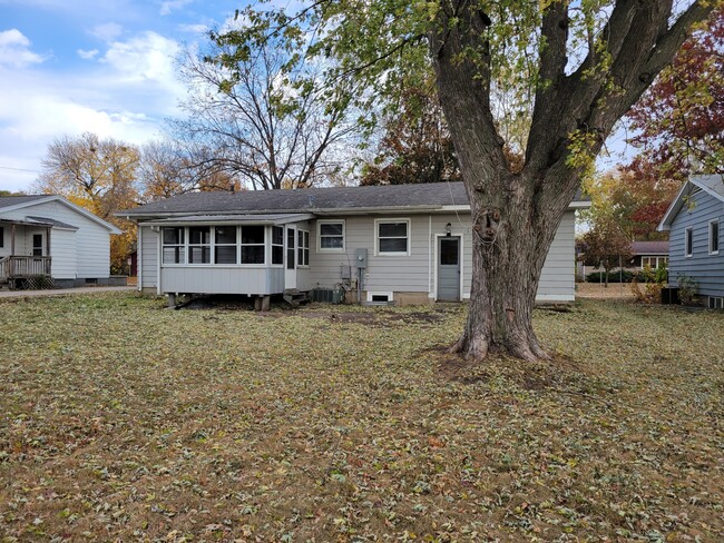 2815 Walnut St in Cedar Falls, IA - Foto de edificio - Building Photo