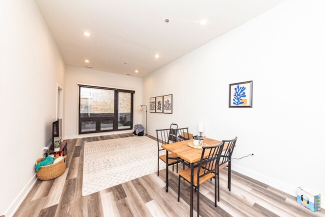 property at 2317 N Clark St