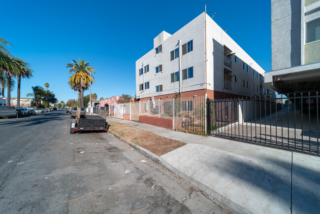 6332 Brynhurst Ave in Los Angeles, CA - Building Photo - Building Photo