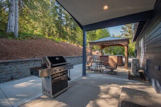 161 N Harvey Terrace Dr in Shelton, WA - Building Photo - Building Photo