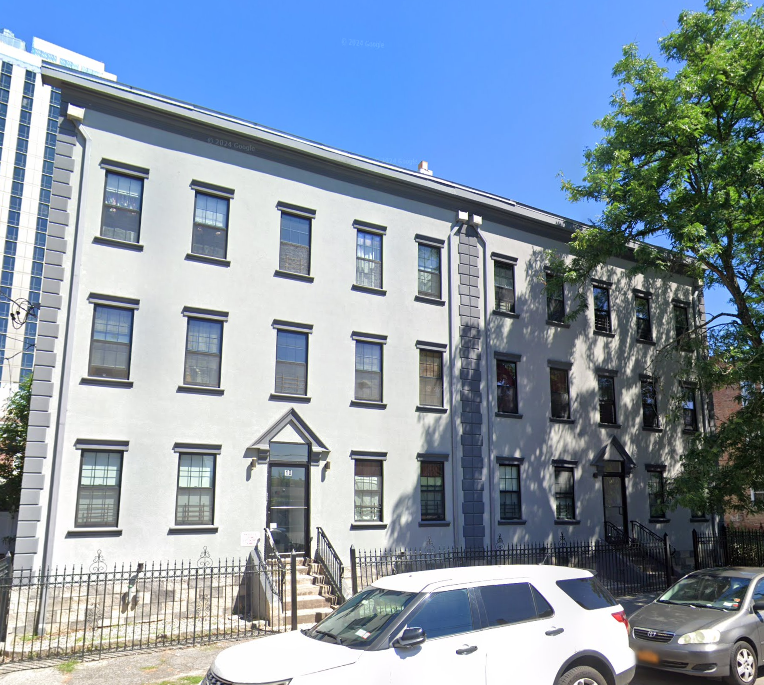 10-12 Bonnefoy Pl in New Rochelle, NY - Building Photo