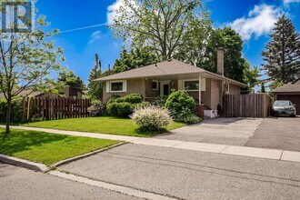 73 Thornbeck Dr in Toronto, ON - Building Photo - Building Photo