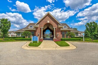 Ashford Apartments in Shelby Township, MI - Foto de edificio - Building Photo