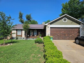 9112 United Kingdom Dr in Austin, TX - Building Photo - Building Photo