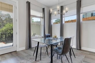 5820 Harper Park Dr in Austin, TX - Building Photo - Building Photo