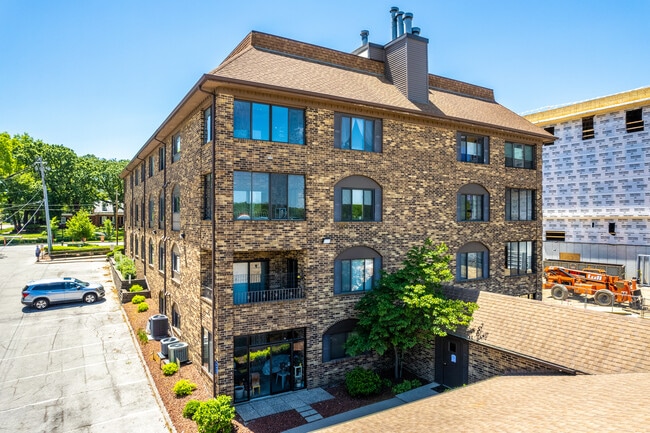 3667 Grand Ave in Des Moines, IA - Building Photo - Building Photo