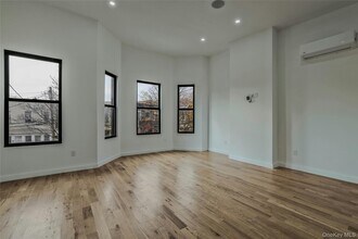 21 Essex St in Brooklyn, NY - Foto de edificio - Building Photo