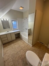 303 W John St in Bay City, MI - Building Photo - Building Photo