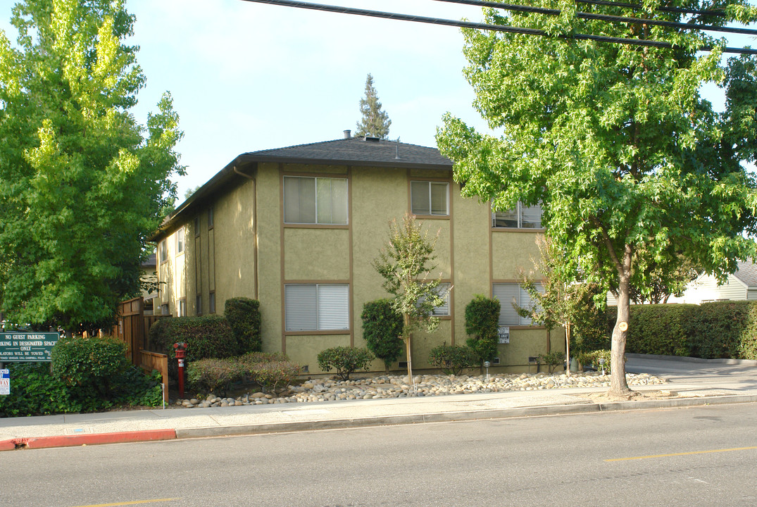 170 W Rincon Ave in Campbell, CA - Building Photo