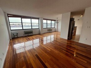 7004 JFK Blvd E in West New York, NJ - Building Photo - Building Photo