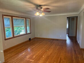 9804 Alexander Rd in Garfield Heights, OH - Building Photo - Building Photo