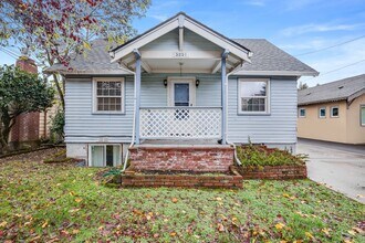 5251 SE Bybee Blvd in Portland, OR - Building Photo - Building Photo