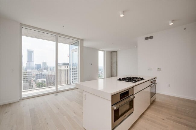 property at 313 W 17th St
