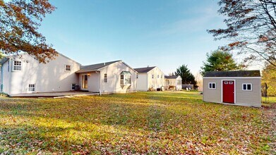 80 Luciani Rd in Woodbridge, CT - Building Photo - Building Photo