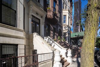 112 W 80th St in New York, NY - Building Photo - Building Photo