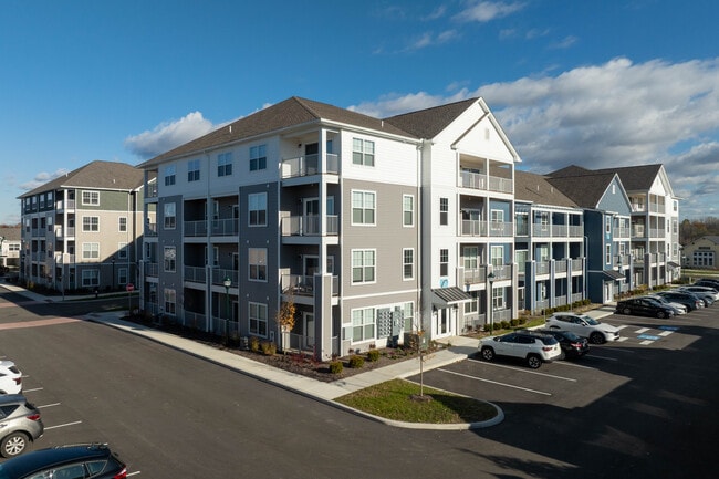 VC Park at Geauga Lake in Aurora, OH - Foto de edificio - Building Photo