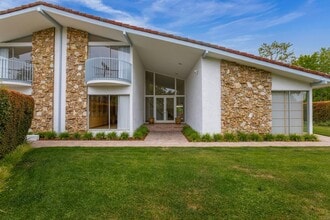 650 N Tigertail Rd in Los Angeles, CA - Building Photo - Building Photo