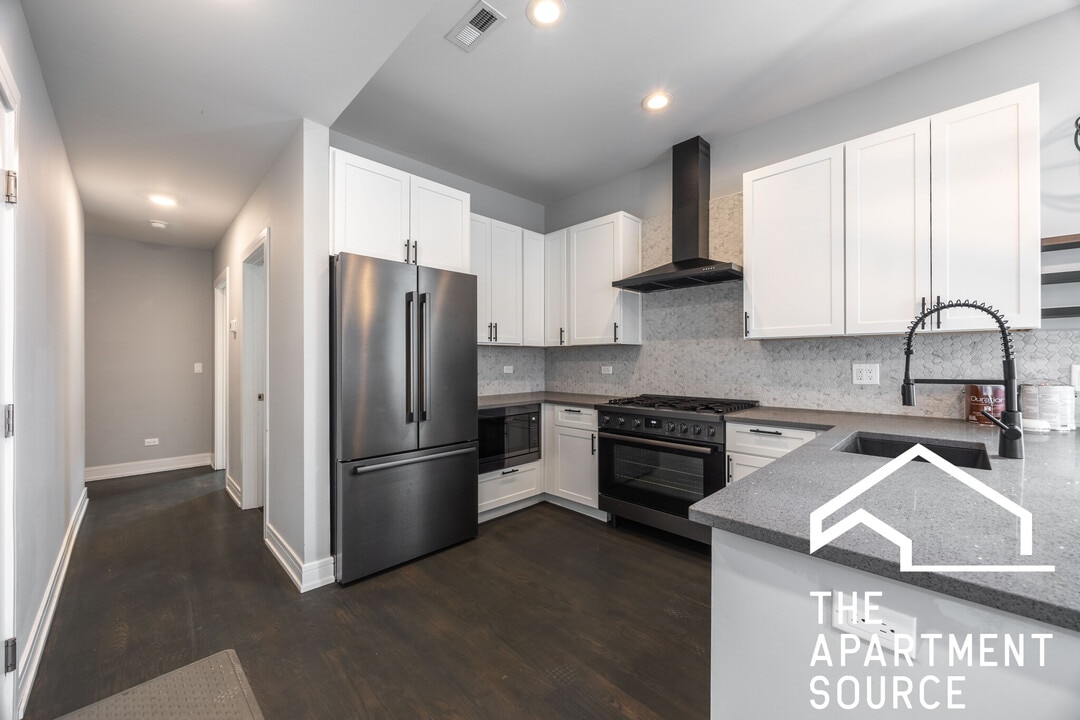 3253 N Elston Ave in Chicago, IL - Building Photo