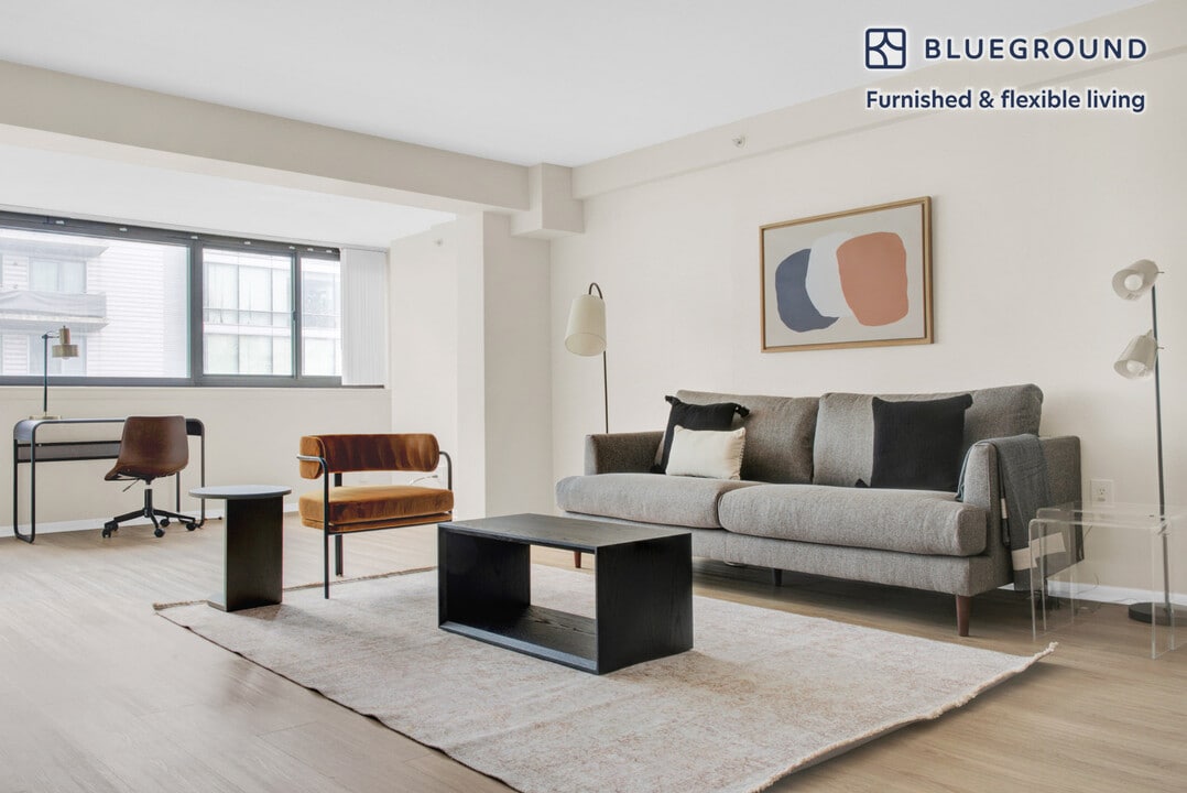 10 Emerson Pl in Boston, MA - Building Photo