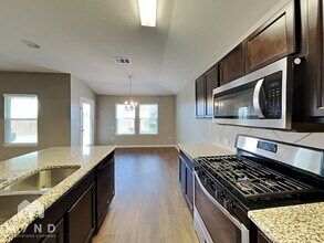 1100 Mitchell Dr in Hutto, TX - Building Photo - Building Photo