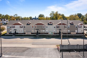 Parkway Townhouses in Springfield, MO - Foto de edificio - Building Photo