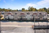 Parkway Townhouses in Springfield, MO - Building Photo - Building Photo