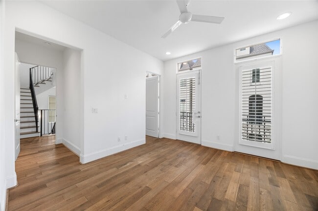 property at 11107 Savannah Oaks Ln