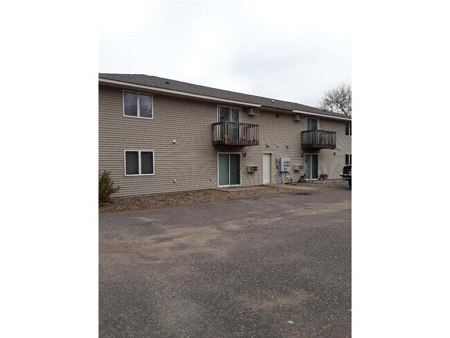 870 E 6th St-Unit -#C in New Richmond, WI - Building Photo - Building Photo