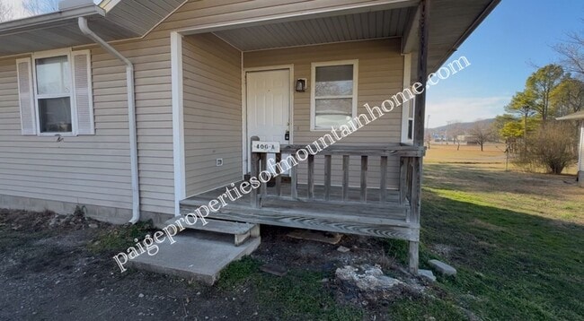 property at 406 S 3rd St