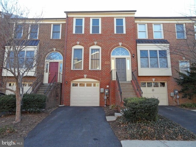 property at 1525 Templeton Pl