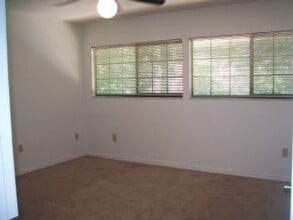 5734 SW 8th Pl in Gainesville, FL - Foto de edificio - Building Photo