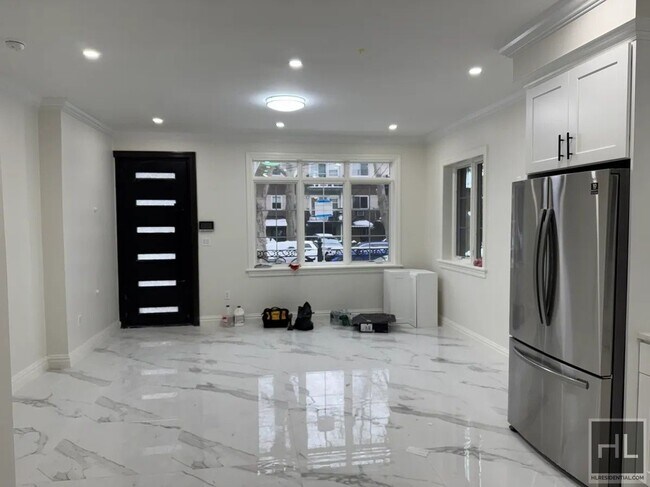 5716 162nd St-Unit -1 in Queens, NY - Building Photo - Building Photo