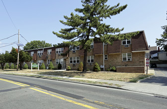 River Drive Village Apartments in Garfield, NJ - Building Photo - Building Photo