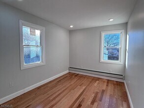 546-550 E 25th St in Paterson, NJ - Building Photo - Building Photo