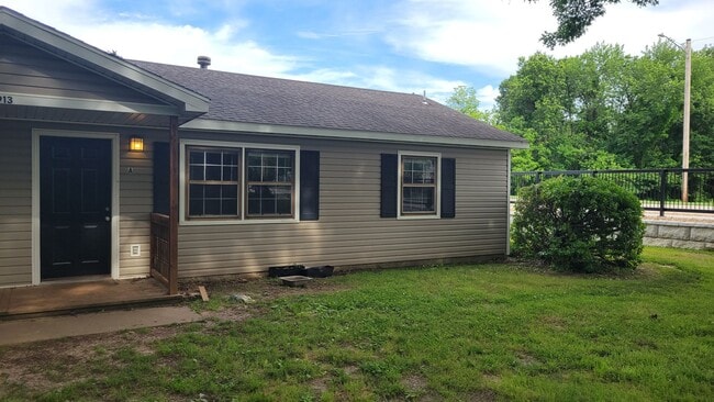 property at 913 E Quincy St