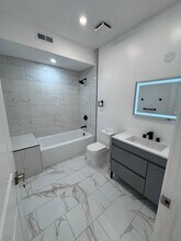 647 N 16th St, Unit 2 in Philadelphia, PA - Building Photo - Building Photo